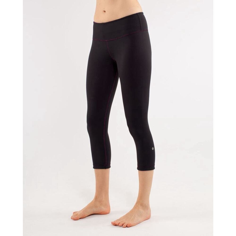 Lululemon Athletica 6 Wunder Under Crop Reversible Purple Fog Black Luon Cropped